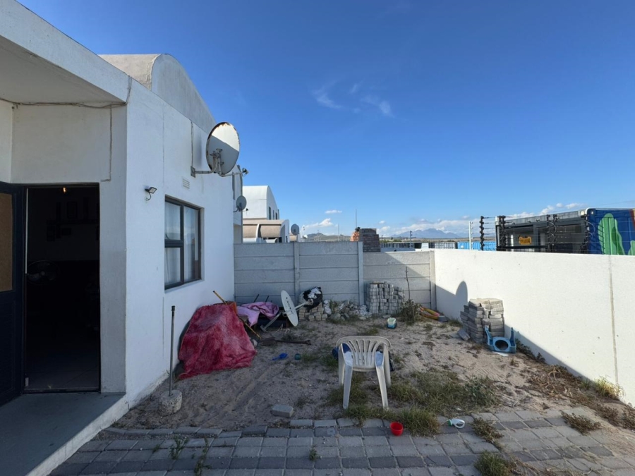 2 Bedroom Property for Sale in The Connifers Western Cape